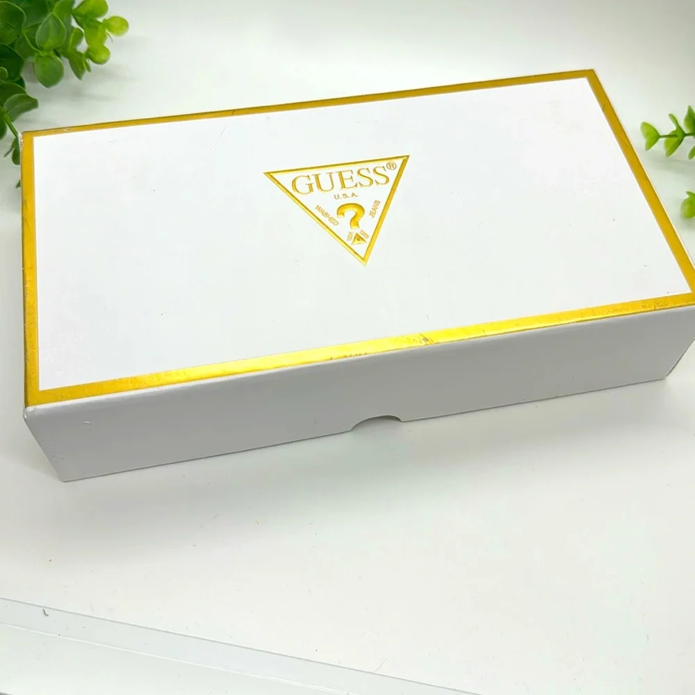 Guess Los Angeles Wallet new in original box